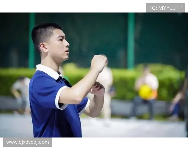 深圳网球队的成长之路：从青涩到辉煌的网球纪实故事