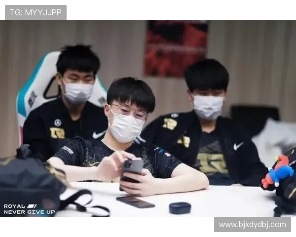 RNG在冠军杯积分榜上以70分稳居第一位置展现强劲实力